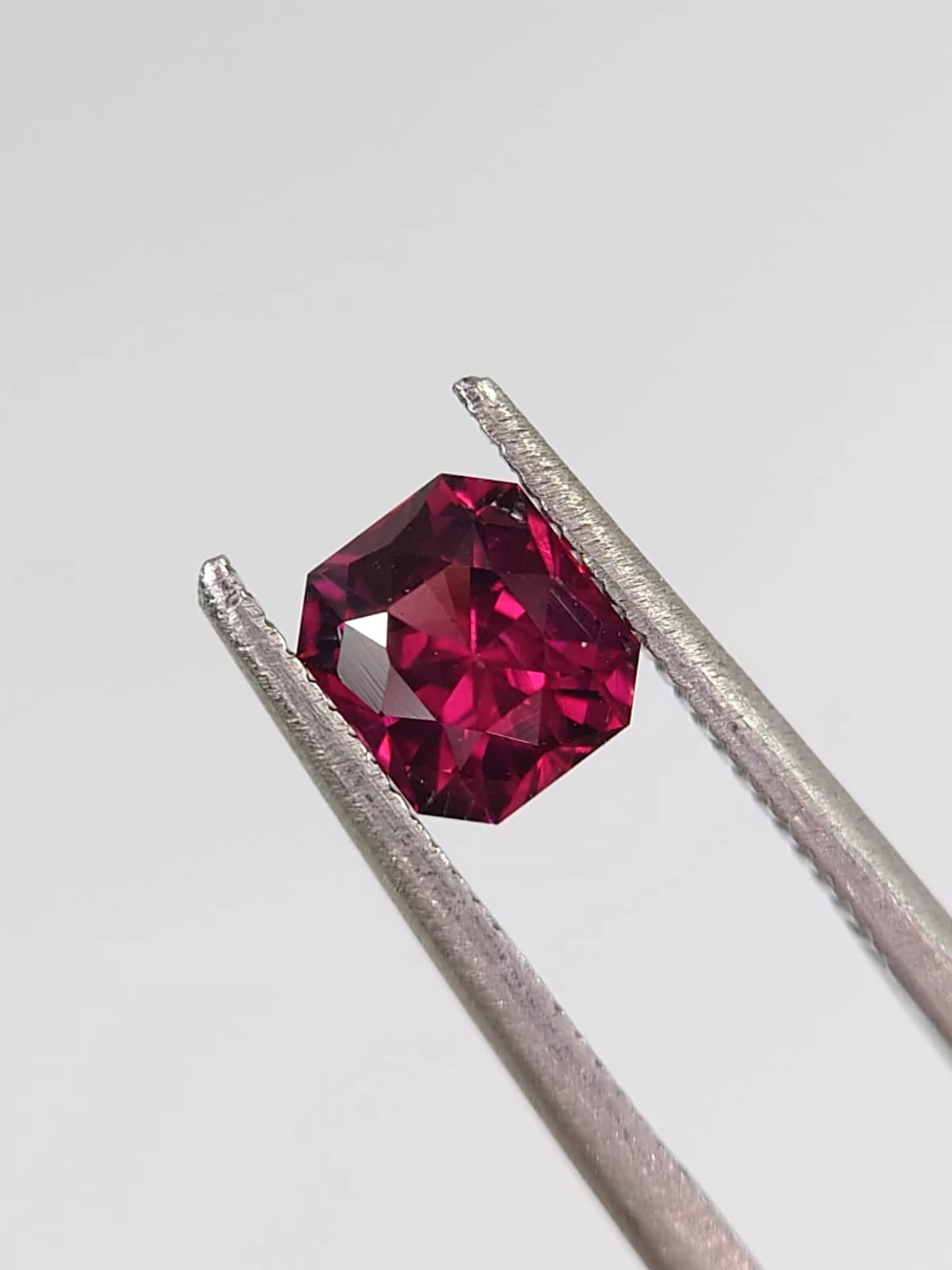 0.95ct Natural Rhodolite Garnet From Africa — view 2